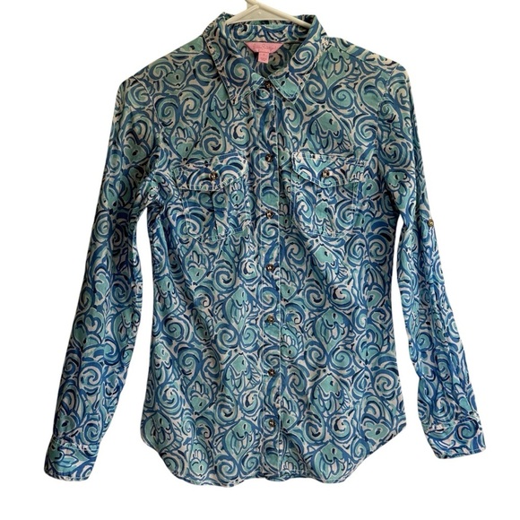 Lily Pulitzer Cruiser Blue Chasing Tail Button Up. Size 2 - Picture 16 of 16